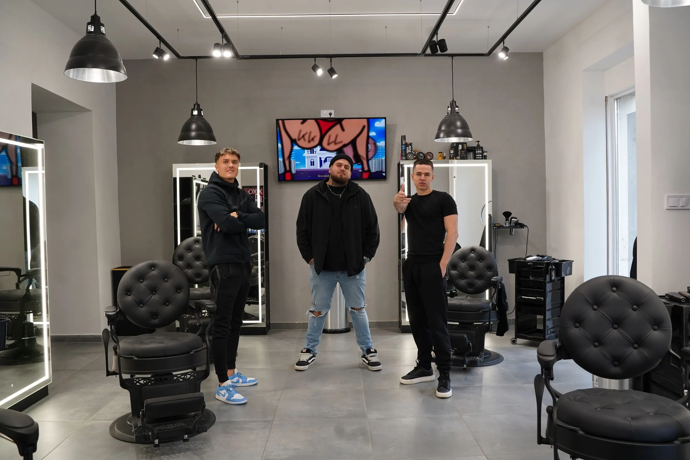 A Legal Barber Shop belső tere — szolnoki üzlet